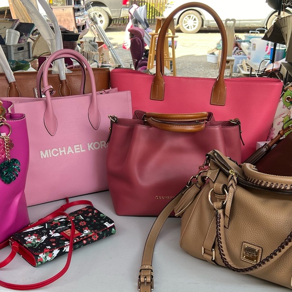 Dooney & Bourke Medium Russel tote, Saffiano leather, color  Bubblegum pink💕 - Picture 10 of 14